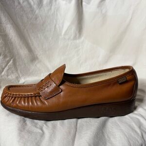 SAS Women’s Tan Leather Slip-On Loafers | Size 8.5 (US) | Comfortable Work Shoes